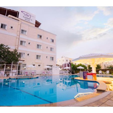 Sammy'S Hotel 凯里尼亚 外观 照片