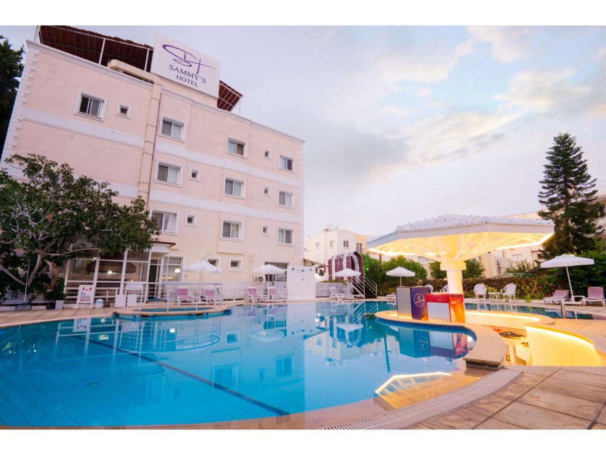 Sammy'S Hotel 凯里尼亚 外观 照片