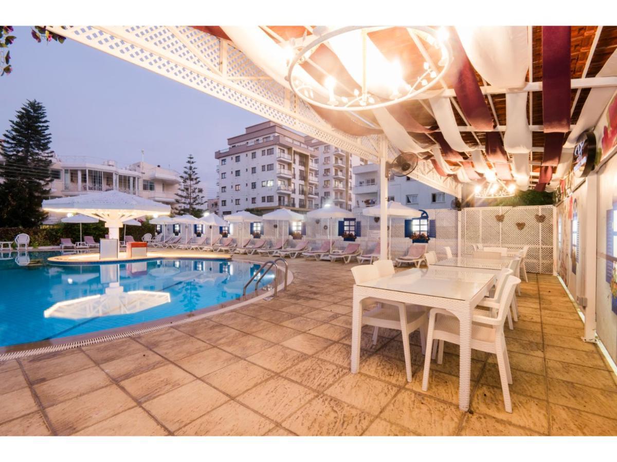 Sammy'S Hotel 凯里尼亚 外观 照片