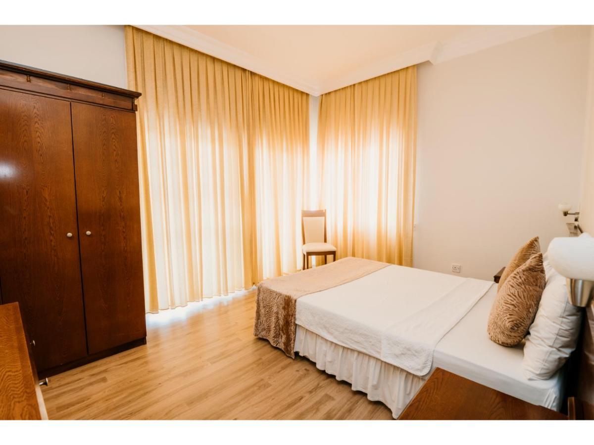 Sammy'S Hotel 凯里尼亚 外观 照片