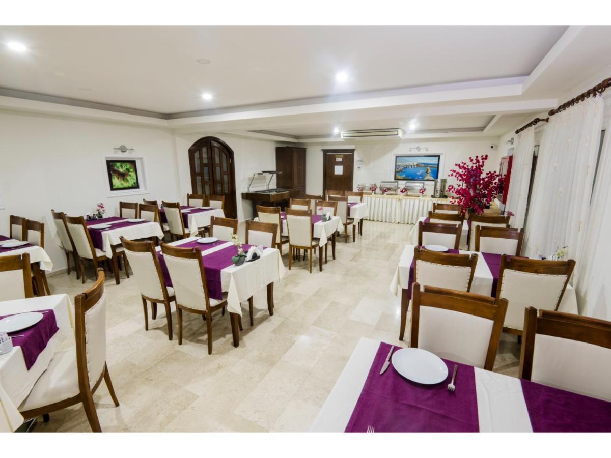 Sammy'S Hotel 凯里尼亚 外观 照片